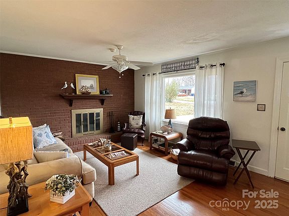 4th image of 114 S Toria Dr