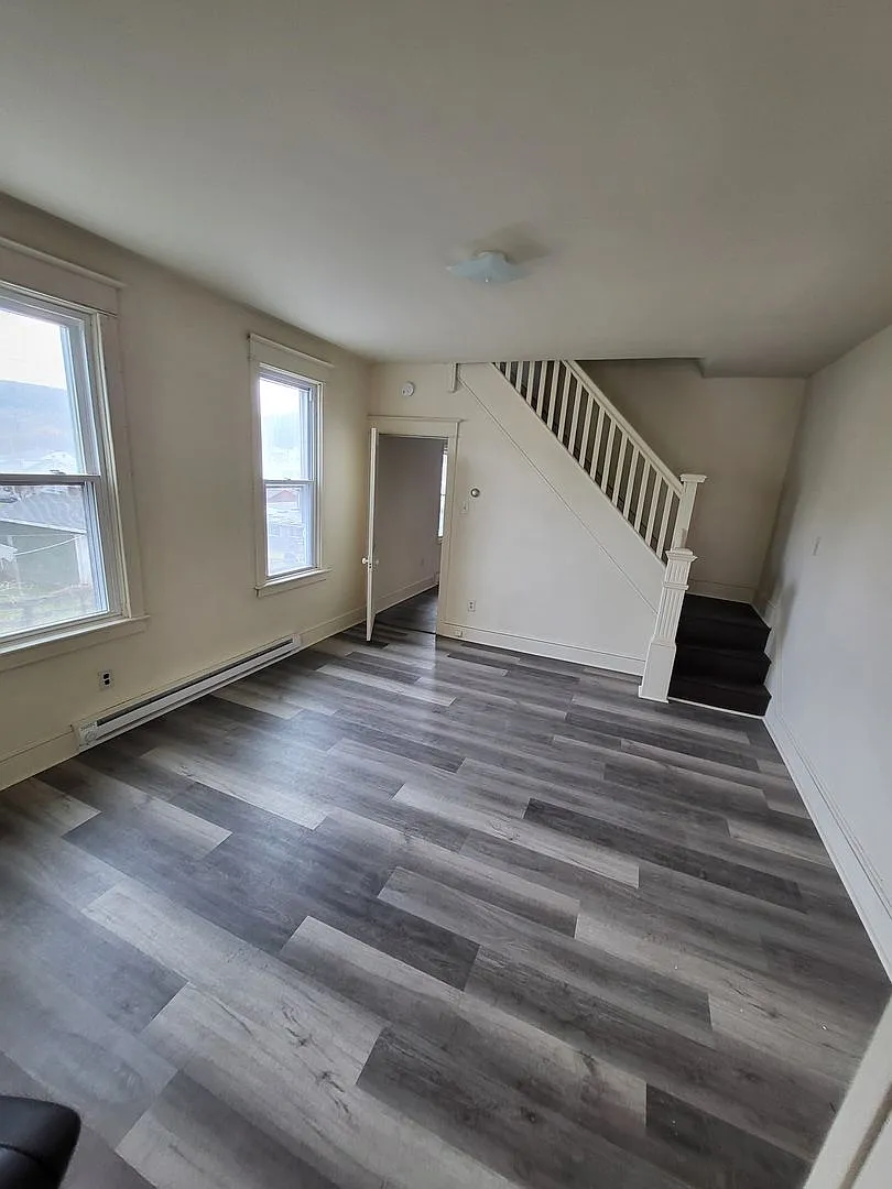 Spacious 3-Bedroom, 1-Bath Home for Rent in Tamaqua, PA — Photo 4