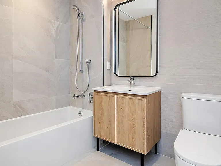 71-82 Parsons Blvd #312 — Photo 4