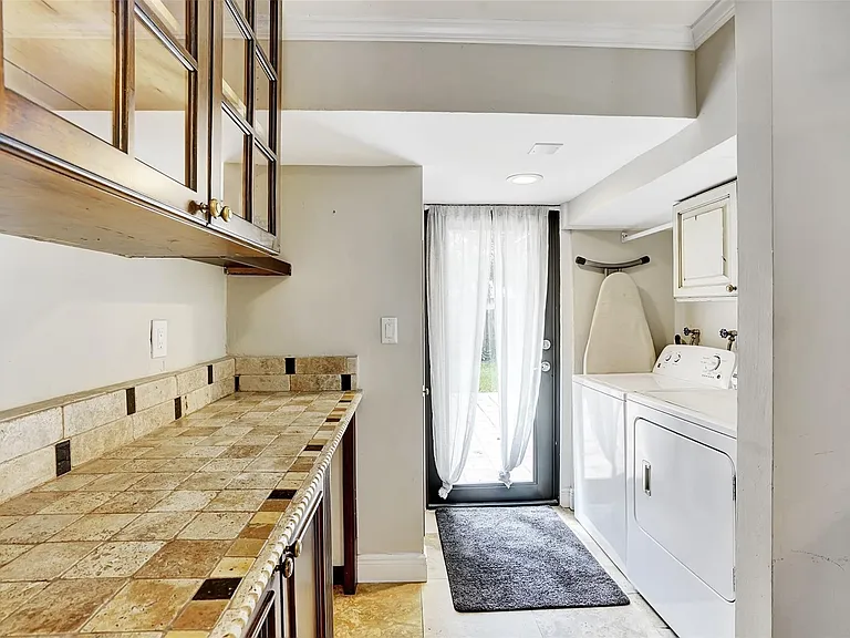 3208 Beacon St — Photo 11
