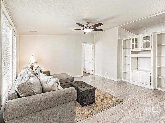 5th image of 116 E Kearney St