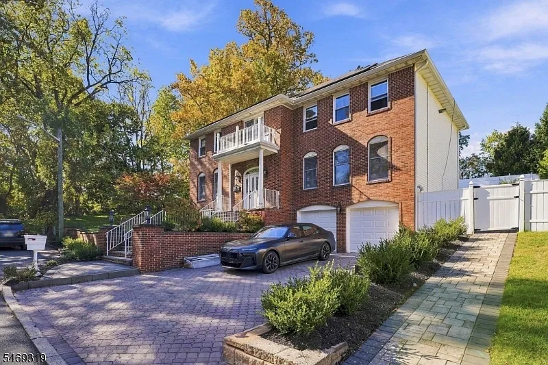 4 bed, 4.0 bath, $7,200 — Photo 2
