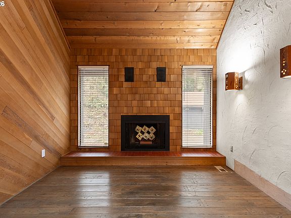 5th image of 4620 SE Aldercrest Rd