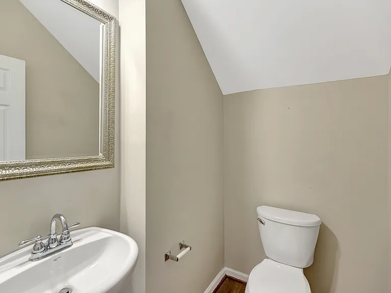 416 Green Park Ln — Photo 2