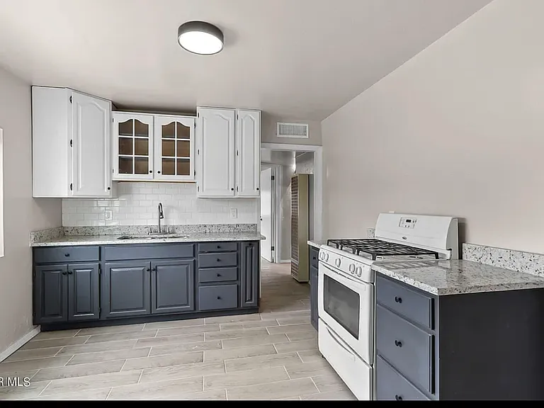 7717 Matamoros Dr — Photo 2