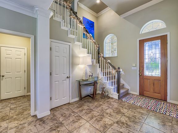 3rd image of 111 Duck Lake Dr