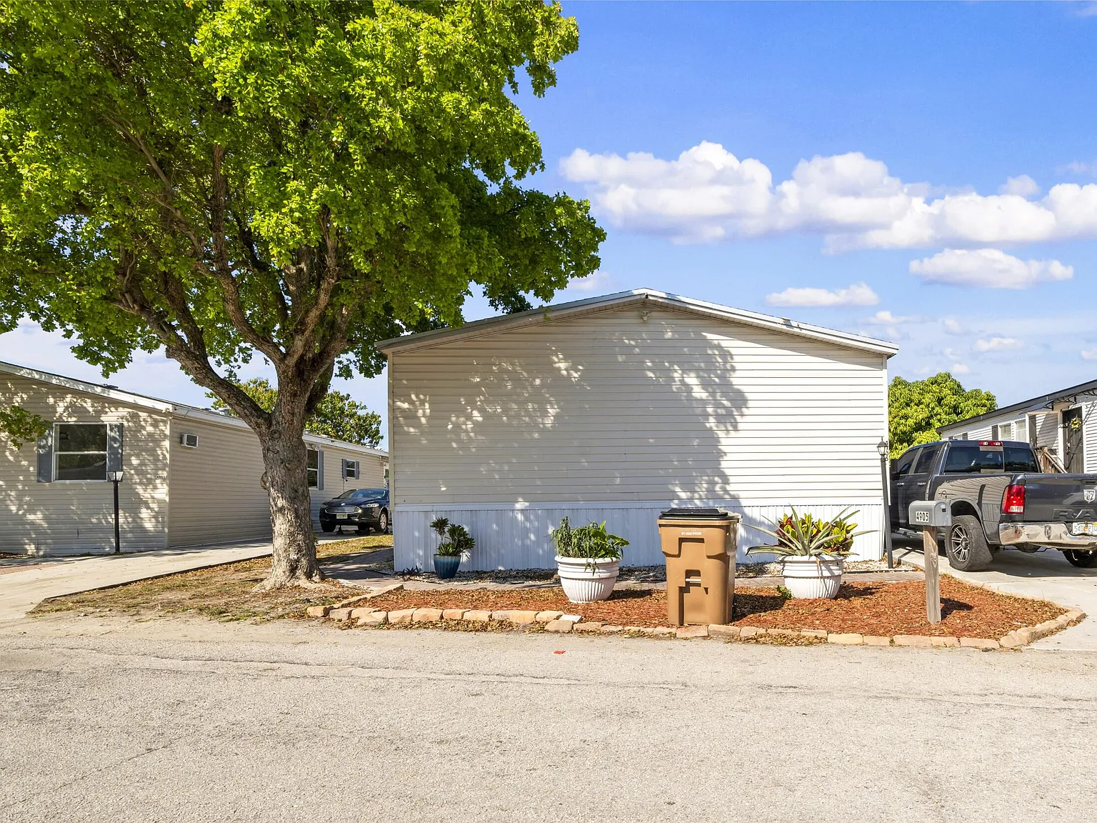 2 bed, 1.0 bath, 1100 sqft, $2,150 — Photo 1