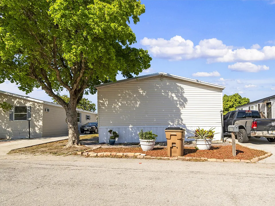 4905 NE 2nd Way