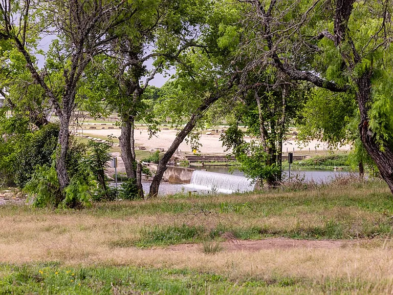 123 FM 480 — Photo 6