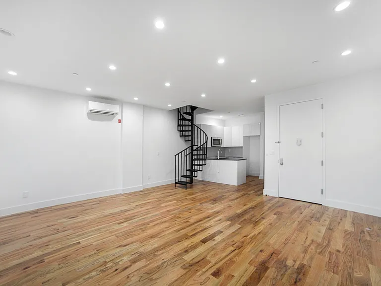 860 E 35th St #4 — Photo 2