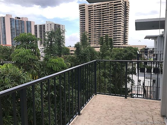 4th image of 2455 Flamingo Dr