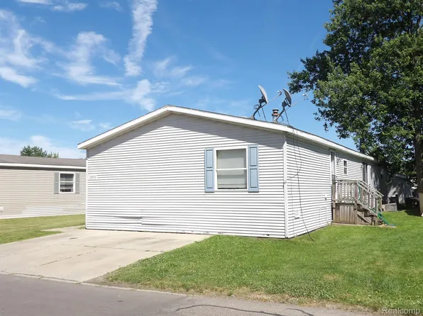 29930 Charlemagne Dr, Novi, MI 48377