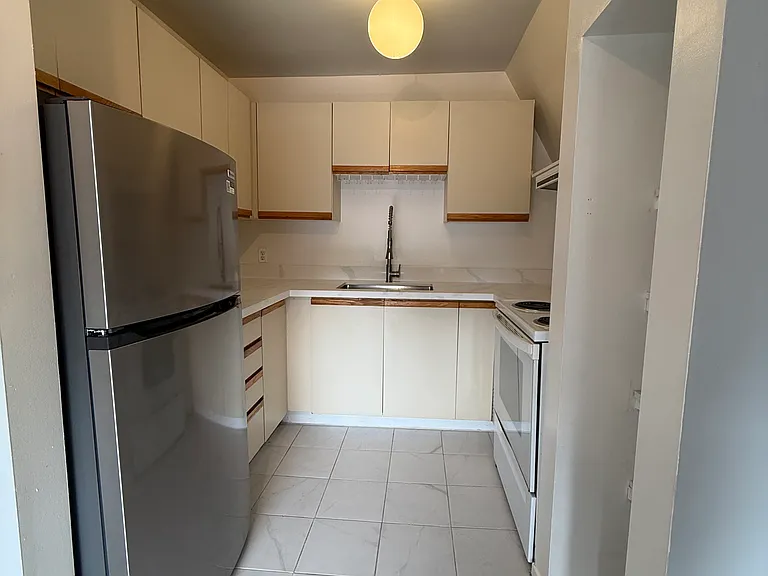 457 Somerset St W #3 — Photo 9