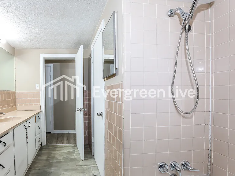 610 Church — Photo 10