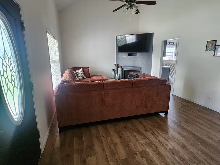 1524 Cedar Springs Cir — Photo 2