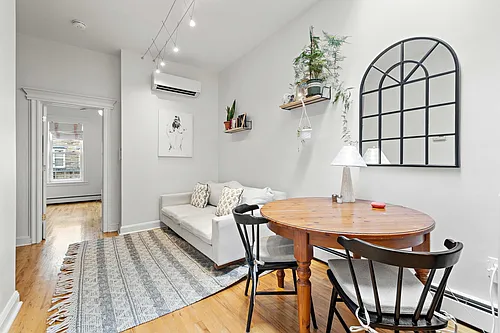 349 7th St Photo 1