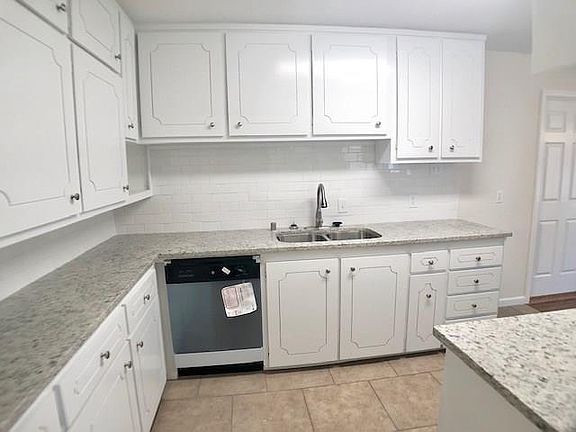 5th image of 2102 Greenway St