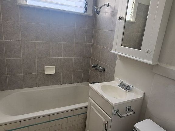 2nd image of 747 N Wilcox Ave #204