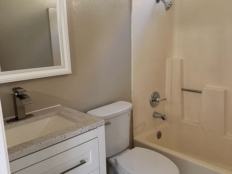 2960 W Jefferson St — Photo 8