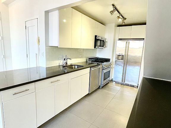 5th image of 99 John St APT 1501