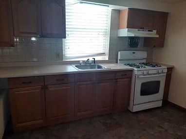 4th image of 285 Hudson St #2