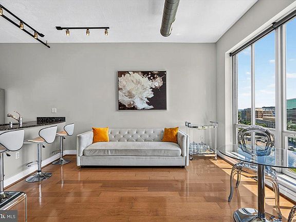 3rd image of 301 Massachusetts Ave NW APT 902