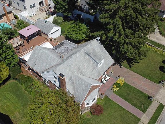 2nd image of 720 Iris St