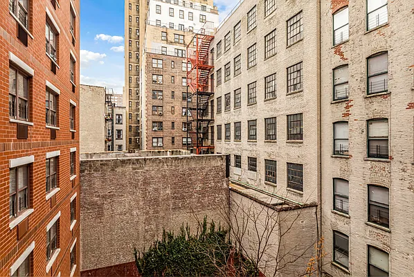 Rented by Avenues Real Estate | media 7