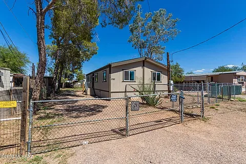 3757 E Earp Blvd — Photo 2