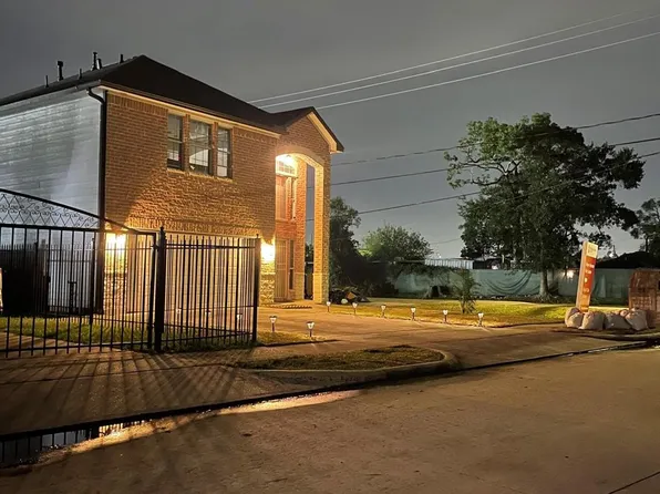 10902 Seneca St, Houston, TX 77016