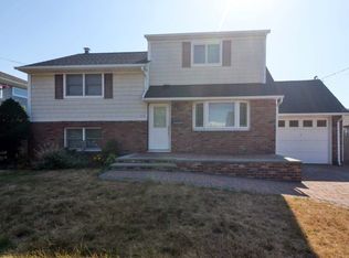 123 S Bay Dr, Babylon, NY 11702