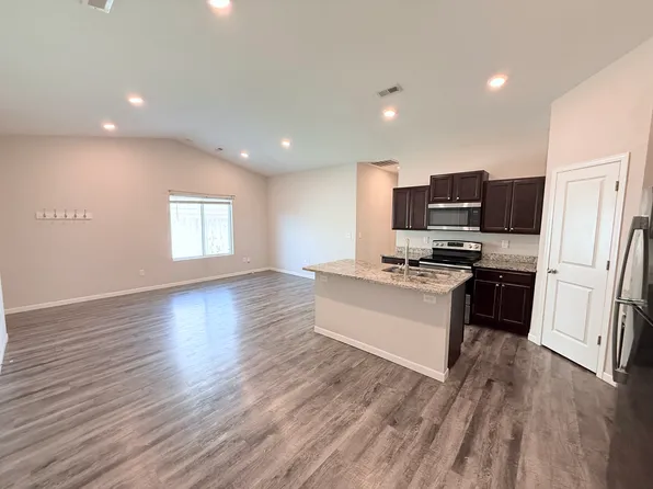 1403 N Azena St #1403, Andover, KS 67002