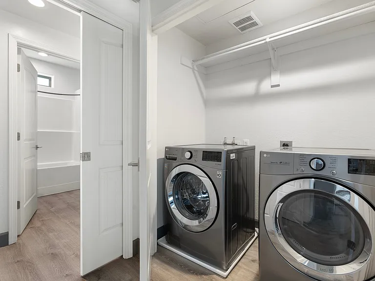 521 E Mission Ln #1 — Photo 3
