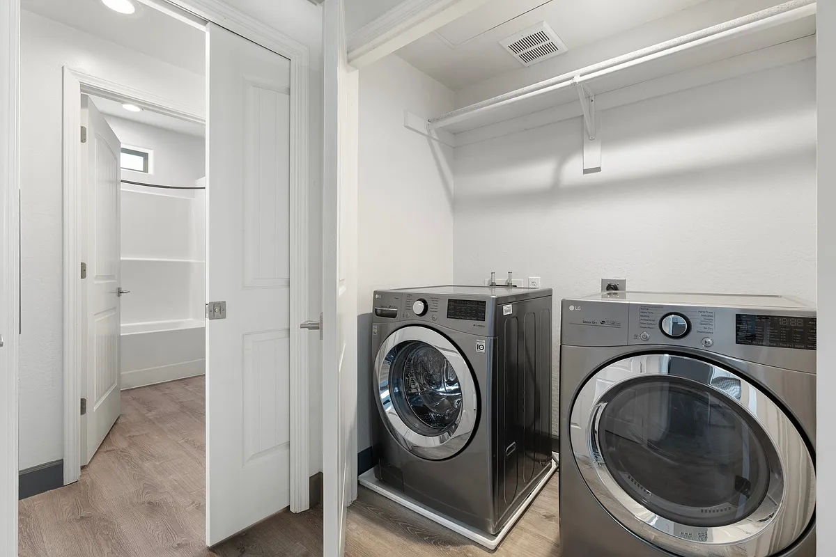 Building Photo - 521 E Mission Ln N #LUXURY 1BD