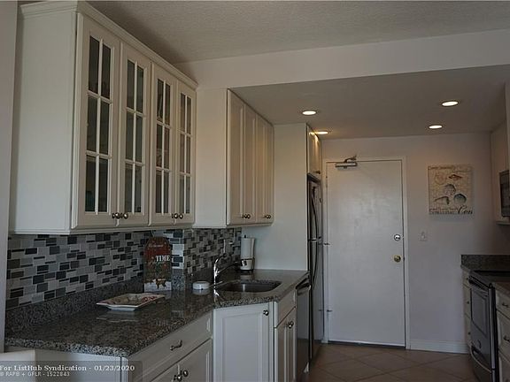 5th image of 1831 NE 38th St APT 606