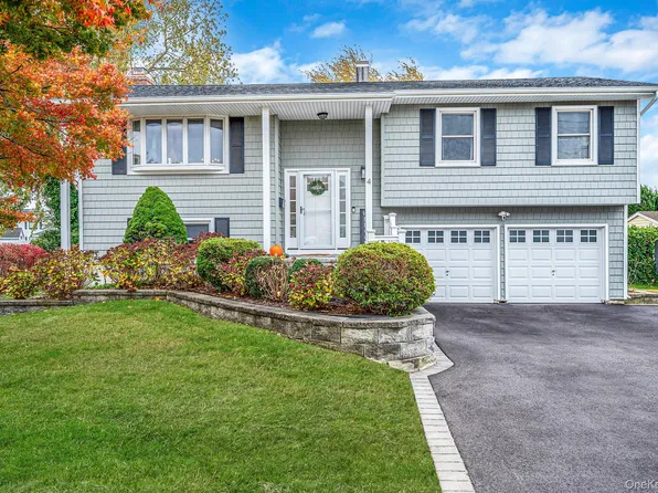 4 Lehigh Drive, Smithtown, NY 11787