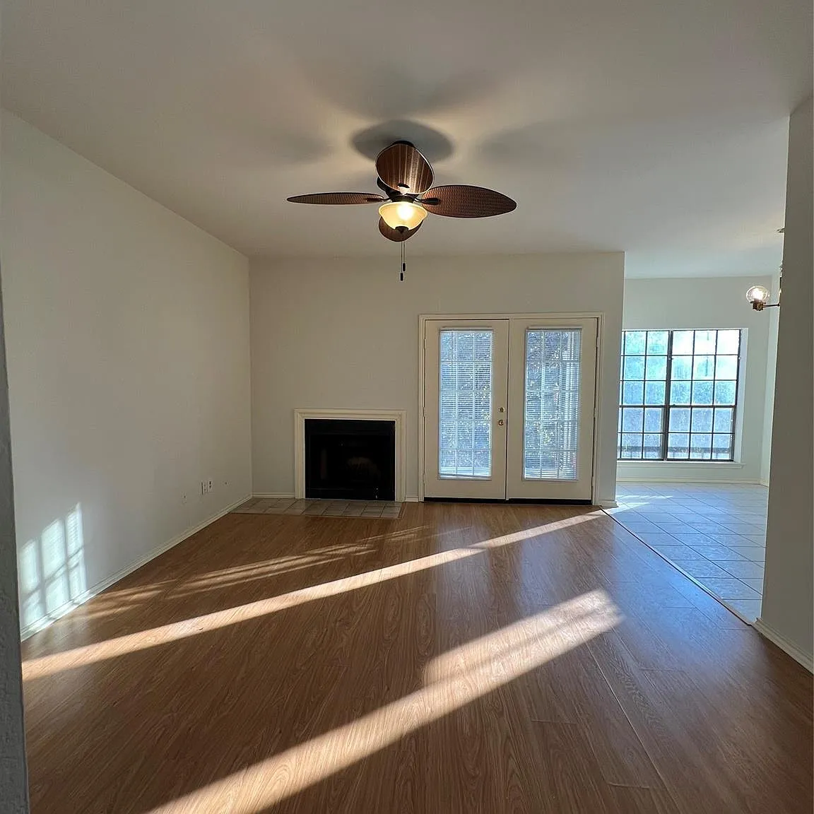 2 bed, 2.0 bath, 984 sqft, $1,250 — Photo 3