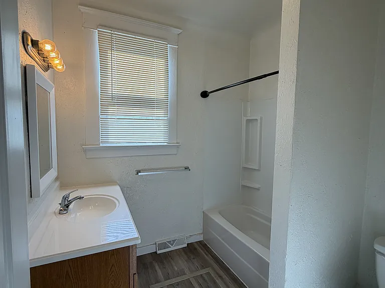 32 Custer Ave #1 — Photo 5