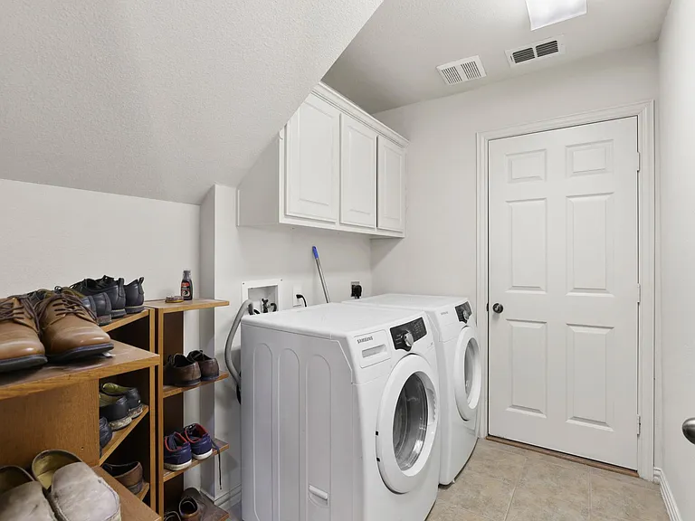 Laundry - Garage Entrance