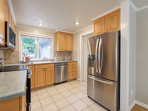 3rd image of 7006 23rd Ave NE