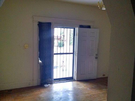 4th image of 878 Hutchins Ave