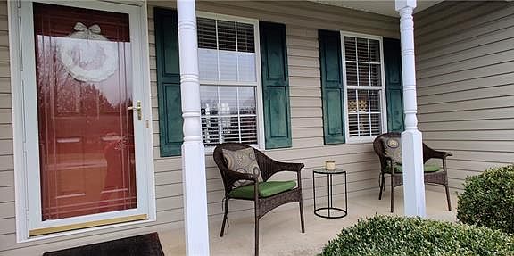 3rd image of 927 Lauren Glen Dr