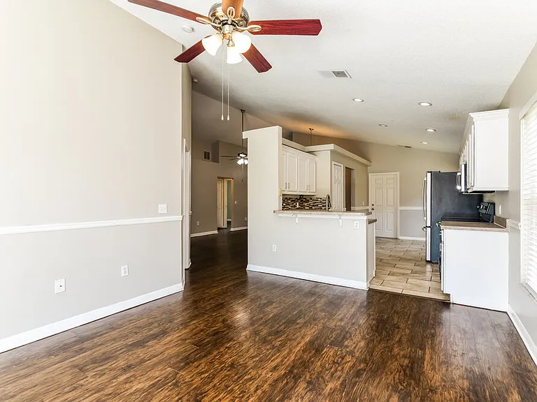 1129 Pinedale Dr — Photo 7
