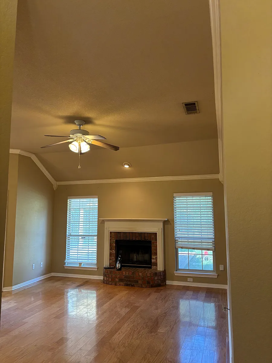 Building Photo - 2020 Real Dr