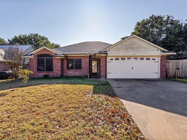 1519 Hayloft Ln, Granbury, TX 76048