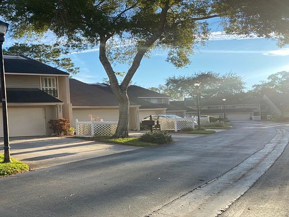 3rd image of 4227 Hartwood Ln