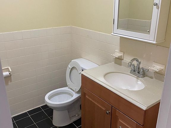 3rd image of 375 E 234th St Floor 3
