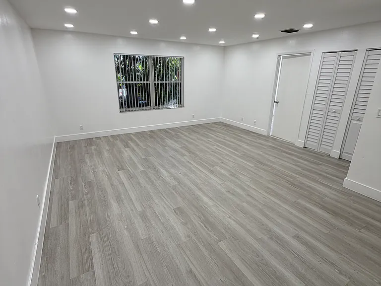 2319 Johnson St #4 — Photo 9