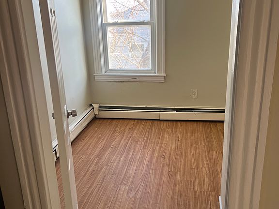 4th image of 155 Franklin Ave #3R