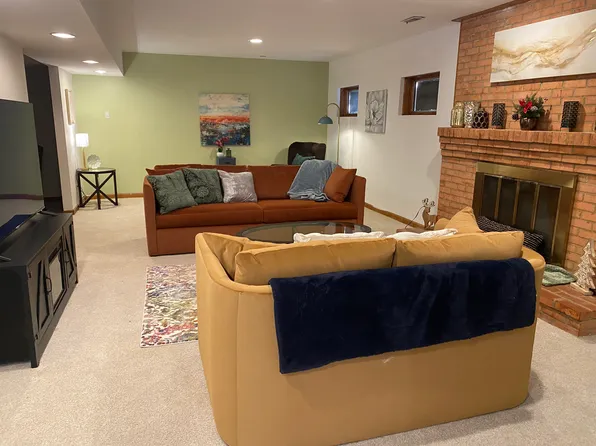 517 Winterberry Dr, Fredericksburg, VA 22405